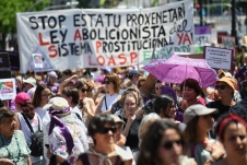 Hàng nghìn người biểu tình ở Madrid kêu gọi cấm mại dâm ở Tây Ban Nha