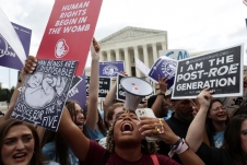 Tòa án Tối cao Mỹ bãi bỏ quyền phá thai