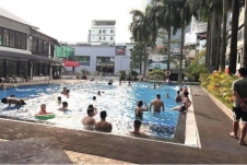 Bể bơi tại Thủ đô “chạy” hết công suất phục vụ người dân giải nhiệt ngày nắng nóng