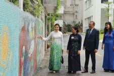 Khánh thành bức tranh tường Kazakhstan bằng chất liệu gốm truyền thống Việt Nam