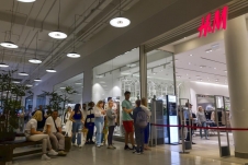 Người Nga tranh thủ mua hàng khi H&M và IKEA đồng loạt đóng cửa