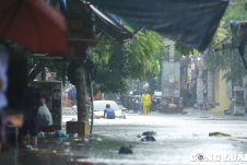 Hà Nội: Mưa lớn, nhiều tuyến phố ngập sâu trong 