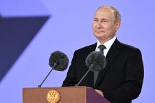 Tổng thống Putin chào bán vũ khí 'vượt trội' của Nga