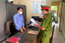 Đà Nẵng: Bắt nhân viên ngân hàng hướng dẫn khách vay tiền rồi chiếm đoạt