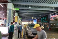 Sẽ xử nghiêm taxi, xe công nghệ chèo kéo, làm giá ở sân bay Tân Sơn Nhất