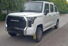 Xe bán tải giá 6.000 USD sao chép thiết kế Toyota Tundra