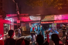 Hà Nội: 3 ngôi nhà bốc cháy ngùn ngụt trong đêm