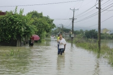 Nhiều hộ dân tại Thanh Hóa bị cô lập do mưa lớn