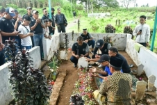Ít nhất 32 trẻ em thiệt mạng trong thảm kịch bóng đá Indonesia, cảnh sát trưởng bị sa thải