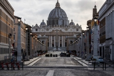 Du khách đập hai bức tượng ở Vatican