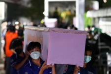 'Những đứa trẻ vẫn đang ngủ', Thái Lan bày tỏ sự xót thương trong vụ xả súng nhà trẻ