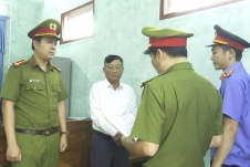 Bắt nguyên chủ tịch UBND xã tại Quảng Bình