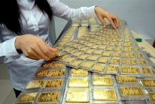 Giá vàng tăng điên cuồng: Người dân “đu đỉnh” chờ mốc 100 triệu đồng/lượng
