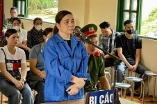 Lào Cai: Thuê nhân viên nữ phục vụ quán karaoke và hành nghề mại dâm