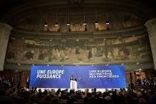 Pháp kêu gọi EU tăng cường khả năng phòng thủ, giảm lệ thuộc vào Mỹ