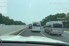 Xử phạt tài xế xe khách lạng lách trên cao tốc Hà Nội - Hải Phòng