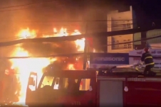 Ngọn lửa bao trùm cửa hàng FPT Shop ở TPHCM, thiệt hại nhiều tài sản giá trị