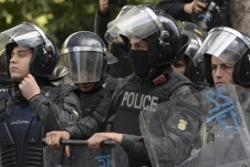 Cảnh sát Tunisia bắt luật sư và nhà báo vì chỉ trích Tổng thống