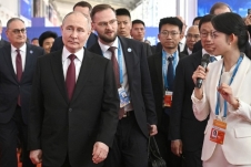 Tổng thống Nga: Xe điện Trung Quốc khiến Mỹ 