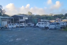 Nhiều người nước ngoài hết lương thực và mắc kẹt do bạo loạn ở New Caledonia
