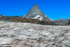 Sóng nhiệt dẫn đến sự tan chảy chưa từng có ở các sông băng Thụy Sĩ
