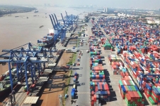 Đề xuất giảm mức thu phí hạ tầng cảng biển