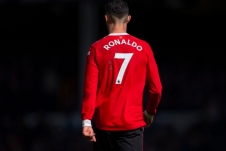 Ronaldo sẵn sàng giảm ‘thu nhập khủng’ để rời Man Utd