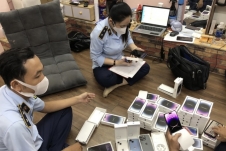 TP. Hồ Chí Minh: Tạm giữ hàng chục iPhone 14 không hóa đơn chứng từ trị giá 1,6 tỷ đồng