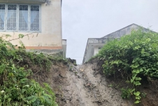 Bão Noru gây mưa lớn ở Kon Tum: Nhiều xã mất điện, nguy cơ sạt lở cao ở các điểm trường, tuyến đường