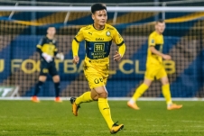 HLV của Pau FC nêu lý do ít dùng Quang Hải