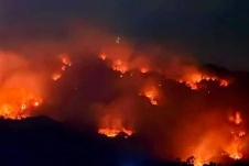 Cháy dữ dội trên núi Cô Tô ở An Giang kèm theo tiếng nổ lớn