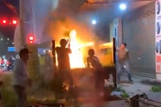 Đồng Nai: Đối tượng vi phạm nồng độ cồn đốt 4 xe máy trên xe tải của CSGT