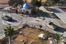 Israel cắt tuyến đường viện trợ Rafah, 'đặt súng' lên bàn đàm phán