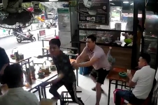Tạm giữ nam thanh niên đâm trọng thương người đàn ông ở Hà Nội