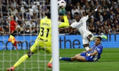 Real Madrid thắng đậm Alaves trong ngày khoe chiến tích vô địch La Liga