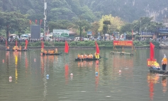 Hội thi chèo thuyền tại lễ Hội hoa lư năm 2024