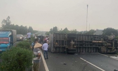 Hiện trường vụ tai nạn liên hoàn khiến cao tốc Hà Nội - Lào Cai tê liệt