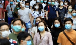 Hong Kong: Chuyên gia cảnh báo không nên kỳ vọng quá nhiều vào vắc-xin