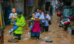 Virus Corona và lũ lụt phá hỏng Lễ hội thuyền rồng của Trung Quốc
