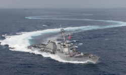 Tàu Trung Quốc bám đuổi tàu chiến Mỹ tại eo biển Đài Loan
