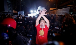 Thái Lan: Người biểu tình đụng độ cảnh sát gần phủ Thủ tướng