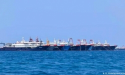 Philippines yêu cầu đội tàu Trung Quốc rời bãi đá ngầm đang tranh chấp