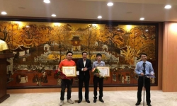 Hà Nội khen thưởng phóng viên và quần chúng dũng cảm bắt cướp