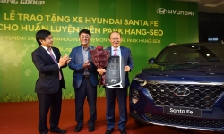 Tập đoàn Thành Công và Hyundai trao tặng xe Santa Fe cho ông Park Hang Seo