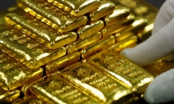 Giá vàng trong nước tiếp tục giảm trong phiên cuối tuần