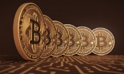 Đồng tiền ảo bitcoin hướng tới mốc 6.000 USD