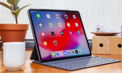 Apple có thể đưa màn OLED lên Macbook, iPad để bù doanh số iPhone sụt giảm