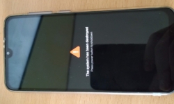 Xiaomi Mi 9 SE biến thành 'cục gạch' vì bản cập nhật OTA dính lỗi
