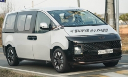 Hyundai Staria lộ diện phiên bản chạy thử nghiệm trên đường phố
