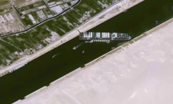 Hải quân Hoa Kỳ đề nghị hỗ trợ Ai Cập giải cứu tàu mắc cạn ở kênh đào Suez